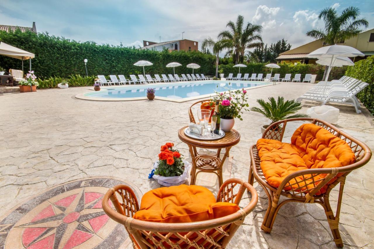 Casa Vacanza Paradise Vicino Cefalu Con Servizio Di Piscina A 3 Chilometri Lägenhet Campofelice Di Roccella Exteriör bild