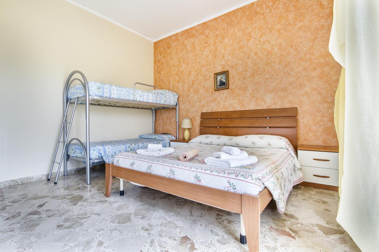 Casa Vacanza Paradise Vicino Cefalu Con Servizio Di Piscina A 3 Chilometri Lägenhet Campofelice Di Roccella Exteriör bild